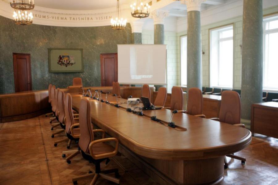 Правительство примет решение о продлении чрезвычайного положения
