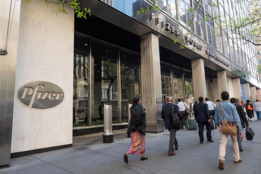 Названа эффективность вакцины Pfizer против штамма «омикрон»