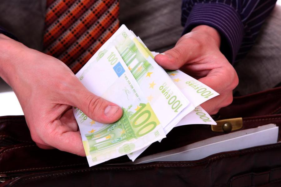 Если жителям будет не за что платить по счетам, власти могут повысить минималку