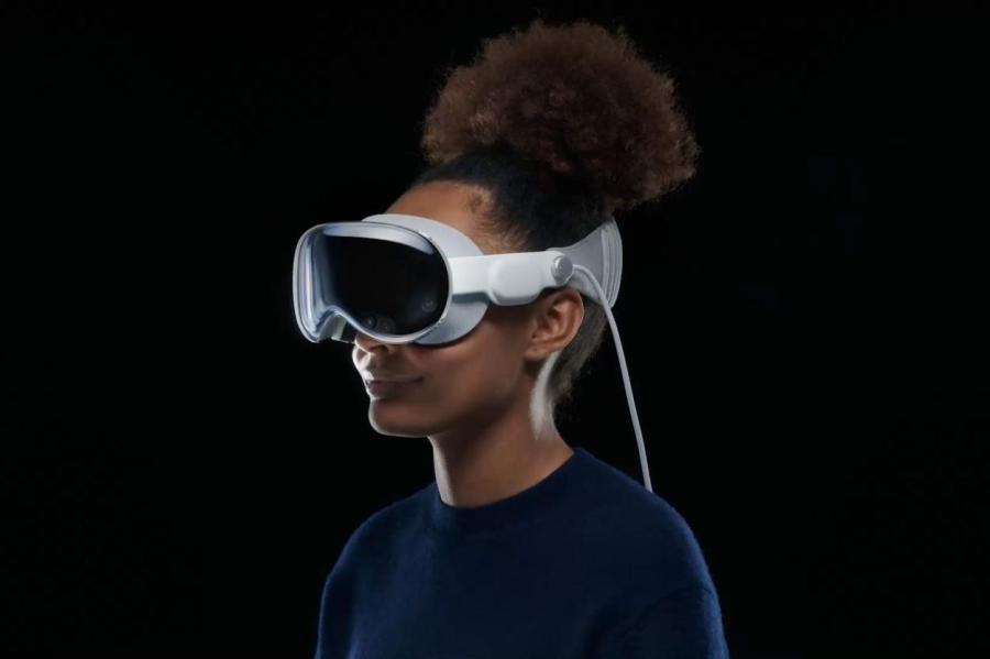 Компания Apple презентовала очки виртуальной реальности Vision Pro