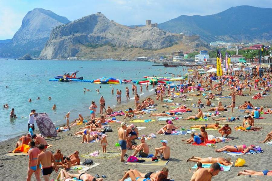 Число туристов в Крыму рухнуло на 45%