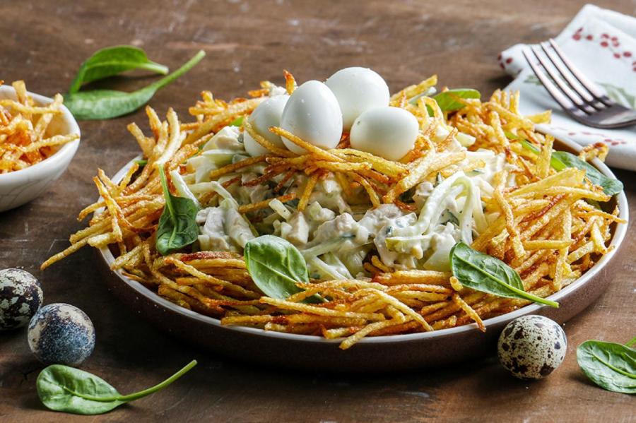 Салат Гнездо глухаря: оригинальное название к вкусному и сытному блюду