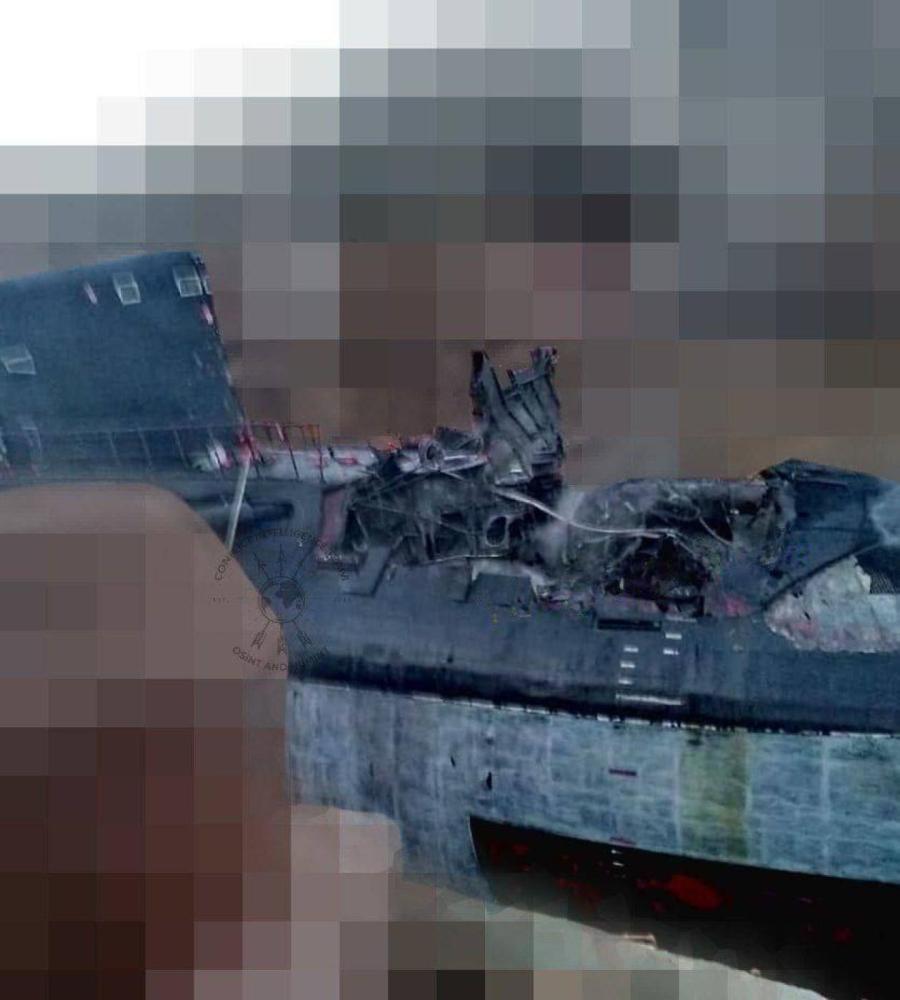 В лодку прилетело сразу две ракеты. В лодку прилетело сразу две ракеты.