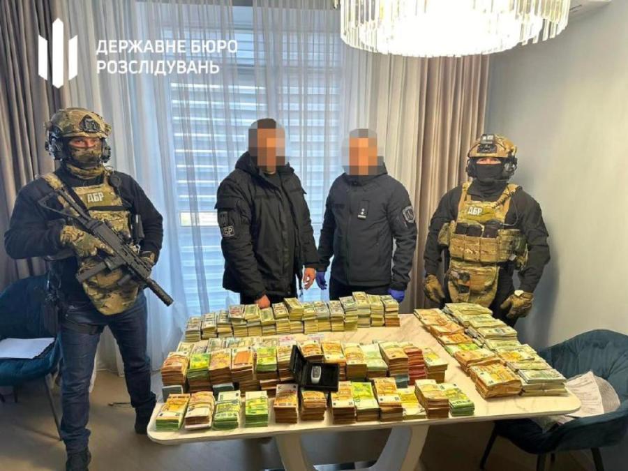 Силовики представили коллекцию наличности. Силовики представили коллекцию наличности.